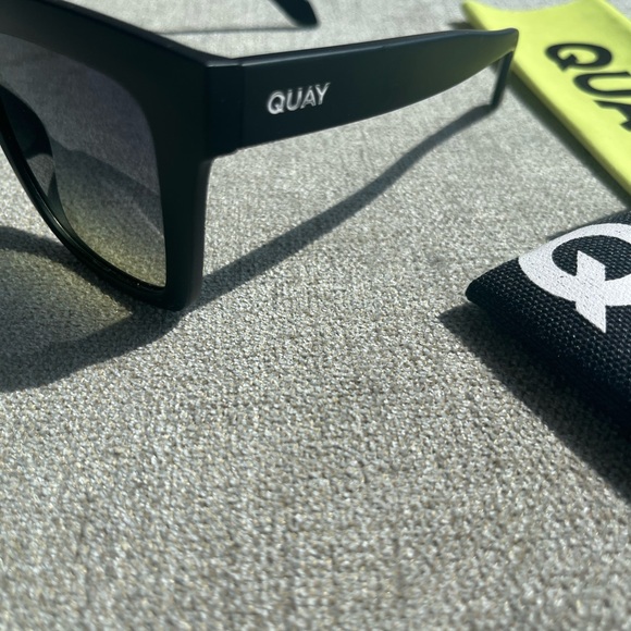 Quay Australia ICY Matte Black Square Sunglasses with Gradient Lenses NEW - Picture 3 of 6